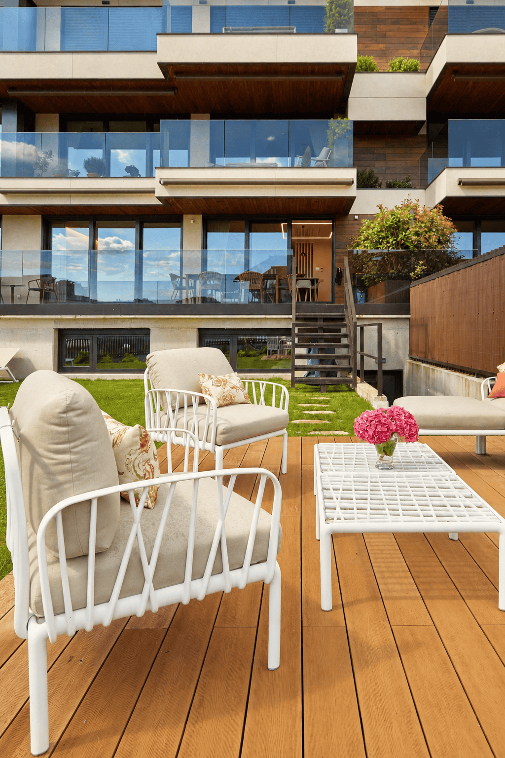 Reforma integral y decoración de vivienda con jardín en Donostia