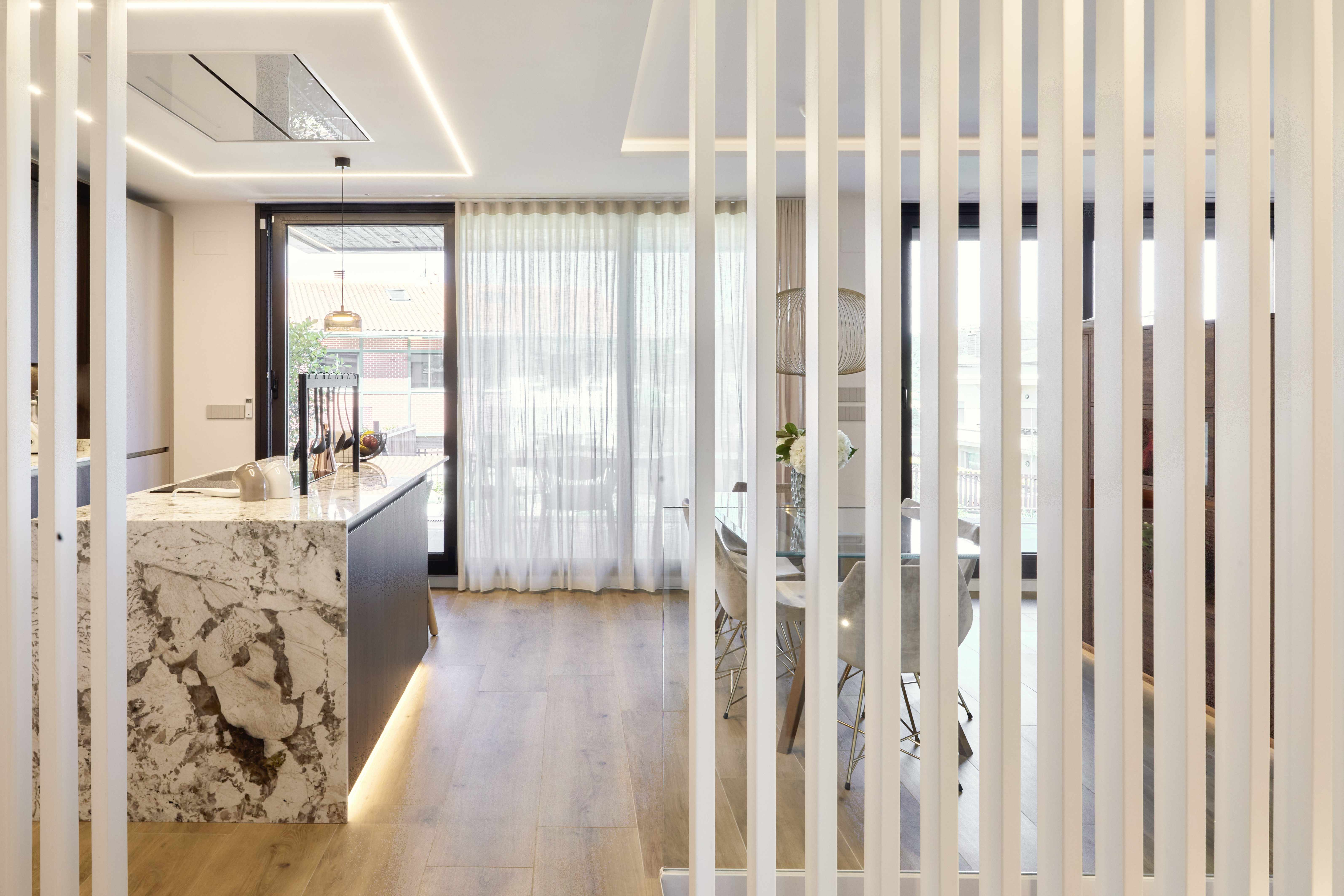 Reforma integral y decoración de vivienda con jardín en Donostia